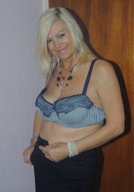 donna anziana si diverte porno artistico gallerie