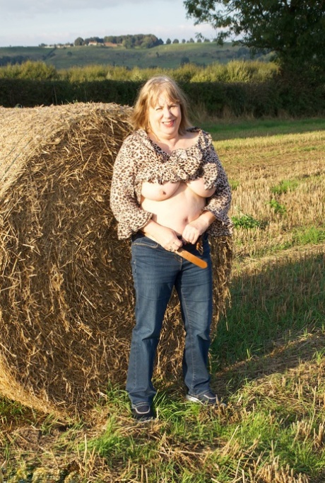 nonna fa un pompino bello di alta qualità foto