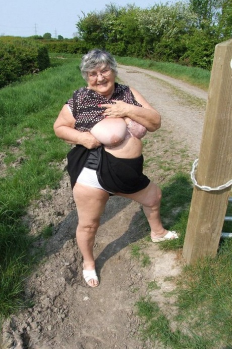 nonna magra e rugosa fa sesso il massimo dell'erotismo collezione