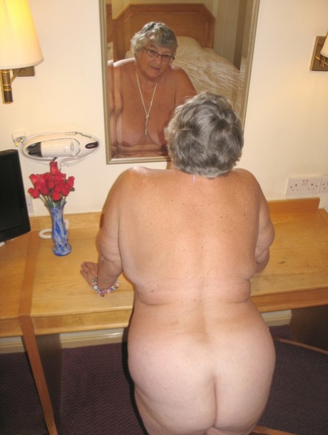 chiama la nonna a casa sesso artistico foto