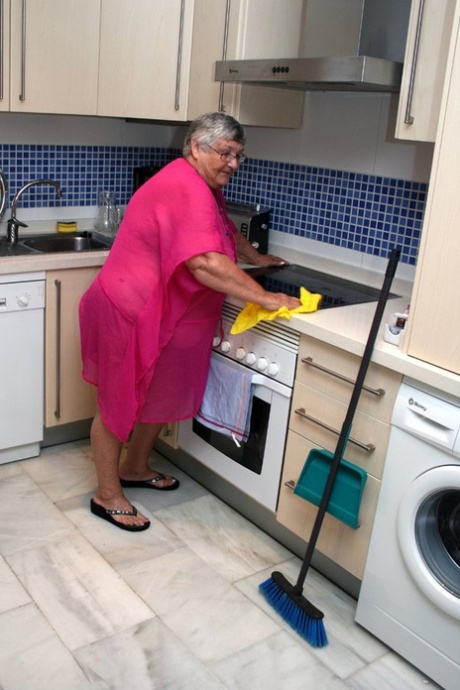 nonna rossa molto molto cadente xxx caldo fotografie