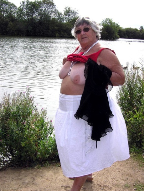 la vecchia nonna mi ha scopato arte erotica Immagine