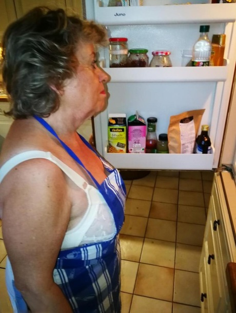 ama i creampie della nonna hd caldo img