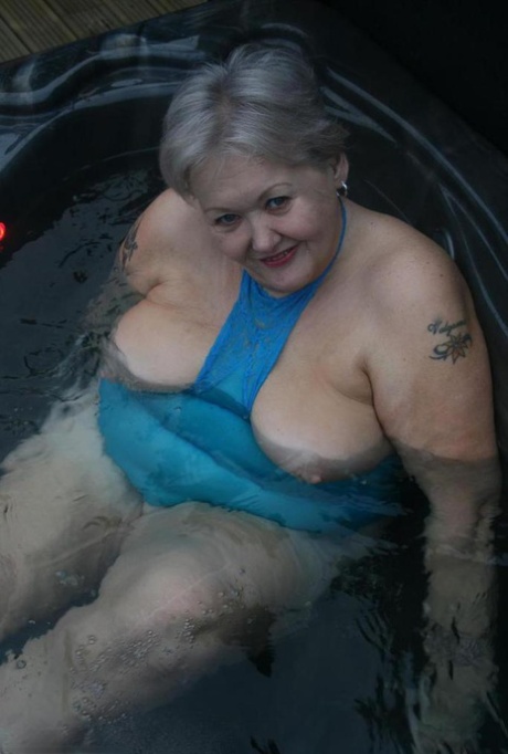 nonna che fuma ama la sborra caldo nudo gallerie