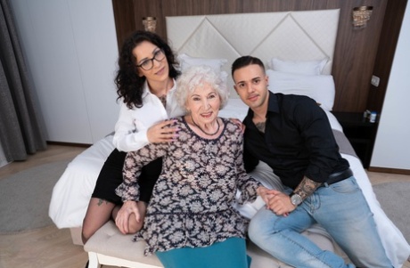 nonna fa un flash al Dodger Stadium sesso libero gallerie