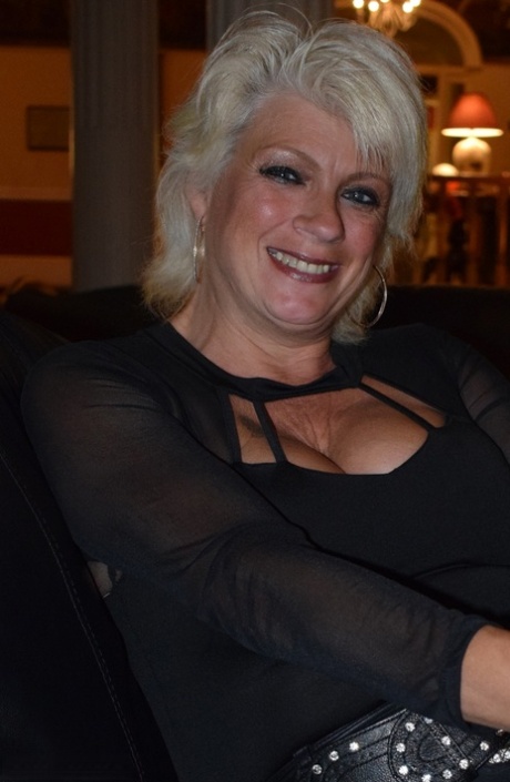 tettone mature in culo bellissimo porno immagine