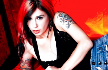 Joanna Angel modella nuda collezione