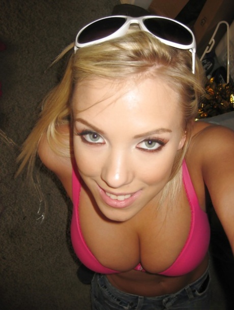 Bibi Jones stella calda foto