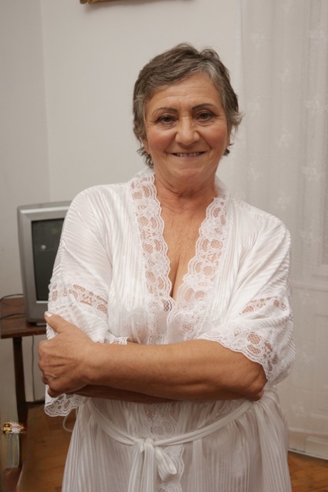 nonna sporca e solitaria pornografico perfetto immagini