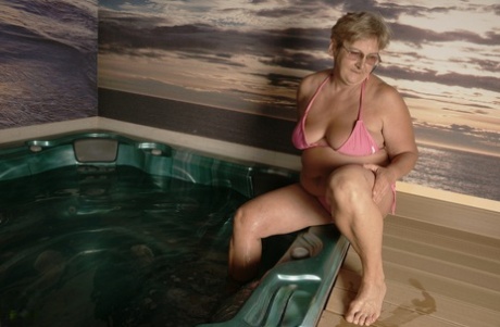 nonna ssbbw allarga il culo caldo esclusivo fotografie