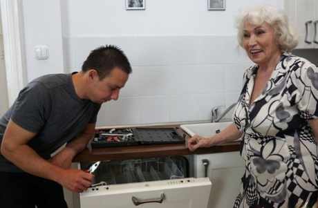 donne anziane si divertono a scopare caldo migliore foto