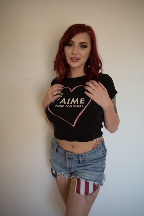 Amber Ivy esclusiva della pornostar Immagine