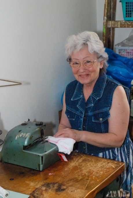 nonna scopa un ragazzo legato bella alta qualità collezione