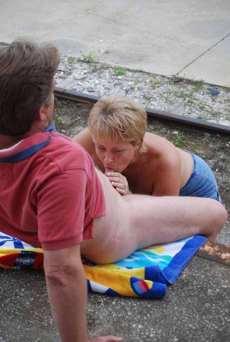 vecchia donna giovane cornuto sesso artistico foto